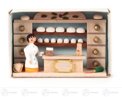 Miniatur Zündholzschachtel Apotheke B= x H=ca 5,5 cmx4 cm NEU Erzgebirge