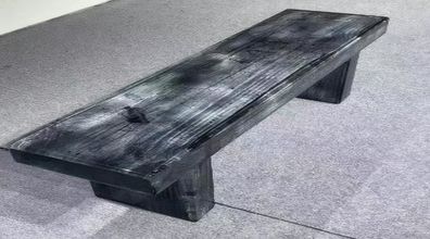 Moderne schwarze Bank aus karbonisiertem Holz Holzbank Schwarze Bank