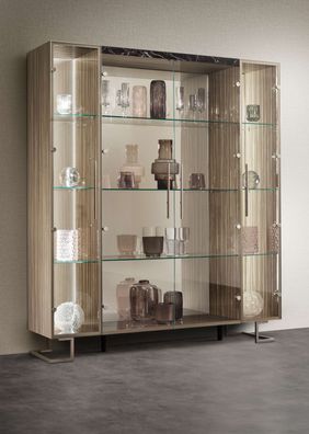 Schlichte Vitrine mit Glas – Für Ihre Dekorationsstücke und Stauraum