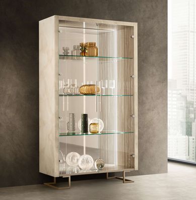 Robuste Vitrine aus Holz – Für stilvolle Aufbewahrung im Wohnzimmer