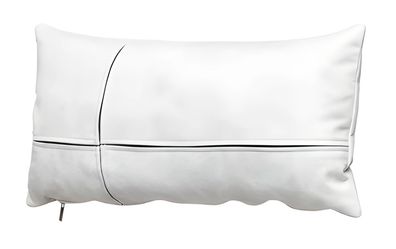 Ein farbenfrohes Kissen setzt einen stilvollen Akzent im Wohnzimmer