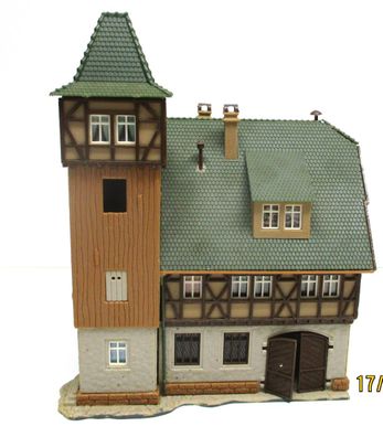 Spur N Fertigmodell Feuerwache mit Schlauchturm von Vollmer (I)