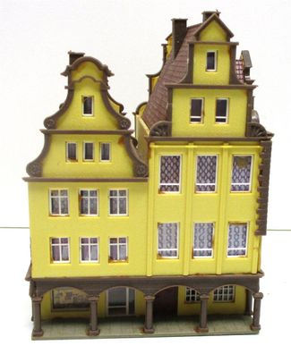 Spur N Fertigmodell Stadthaus von Vollmer mit Säulengang 2 Giebel