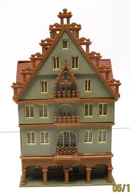 Spur N Fertigmodell Stadthaus von Vollmer mit Säulengang barocjk