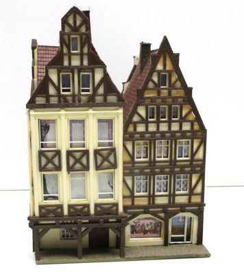 Spur N Fertigmodell Stadthaus von Kibri Fachwerk, zwei Giebel