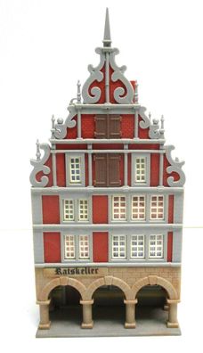 Spur N Fertigmodell Stadthaus von Kibri barocker Giebel