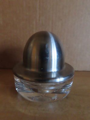 Eierbecher Glas mit Metallhaube hält das Ei warm WMF