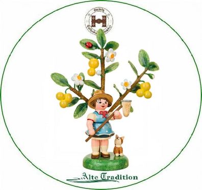 Hubrig Volkskunst Jahresfigur 2026 Mädchen mit Mirabelle