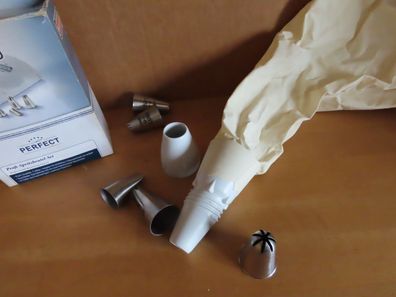 Profi-Spritzbeutel-Set weiß mit 5 Tüllen aus Edelstahl Original Kaiser