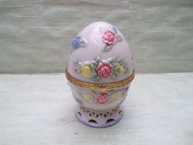 altes Porzellanei Osterei Deckeldose mit Scharnier Bonboniere Relief ca 15,5cm