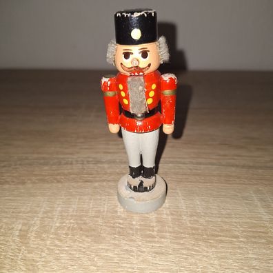 älterer kleiner Nussknacker -10cm Erzgebirge Volkskunst