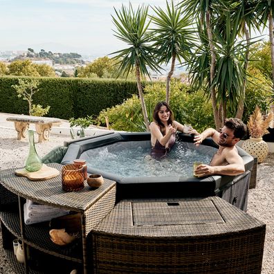 Whirlpool Netspa Octopus mit Mobiliar