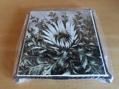 Untersetzer Fliese Diestelblüte in einem schwarzen Gestell ca.15x15 cm