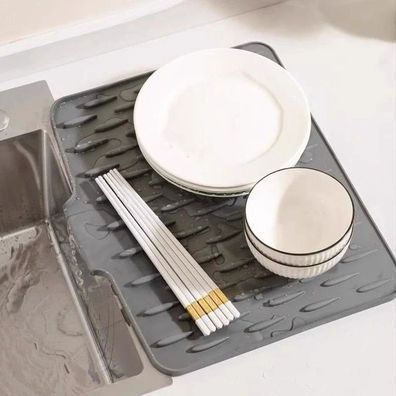 Sloped Heat-Resistant Kitchen Drainage Mat with Non-Slip Base, Cutting Board Pad