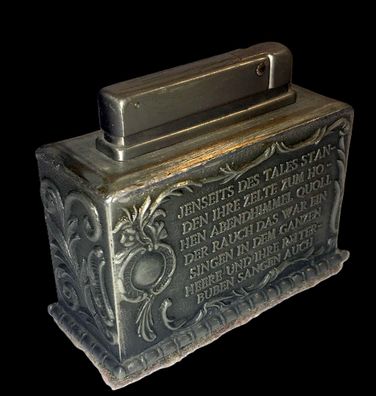 Vintage HB Tischfeuerzeug West-Germany - Relief Landsknechte „Jenseits des Tales“