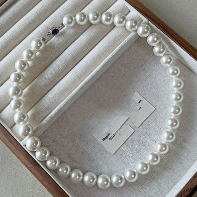 Natürliche Perlmutt-Perlenkette, silberblauer Edelsteinverschluss, hochglänzende