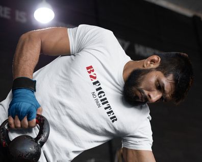 B2FIGHTER T-Shirt "Classic Slogan" Baumwolle Farbauswahl aus Schwarz oder Weiß