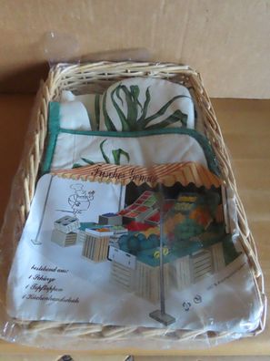 helles Körbchen mit Schürze Topflappen Küchenhandschuh Motiv Gemüse
