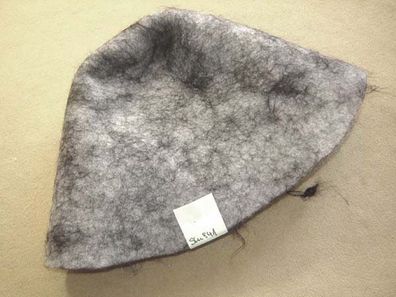 Hutstumpen Wollfilz grau mit Mohairhaaren schwarz 130 gr Ü48cm Rd 84cm Stu941