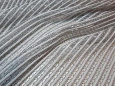 Marc Cain: 3-D-Strukturgewebe, weiß-silber, 150 cm br, Meterware, Preis pro 0,5 lfdm