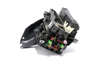VW Golf Touran Sicherungskasten 5Q0937615C Zentralelektrik Relaisträger Halter