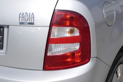 Skoda Fabia 6Y2 Schrägheck Rückleuchte Heckleuchte hinten rechts original Limo