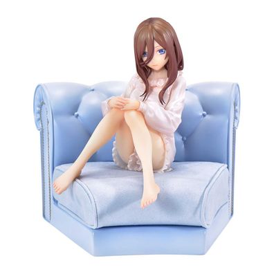 Prime 1 Studio Miku Nakano & Sofa | The Quintessential Quintuplets Figur | 16 cm