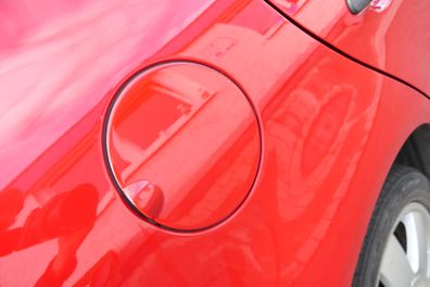 Skoda Fabia 6Y2 Limousine Tankdeckel Deckel Tank rot LF3K Schrägheck