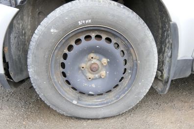 Audi A4 B5 A6 4B Passat 3B 3 Felgen Reifen Winterreifen M+S 195/65 R15 91T 3-6mm