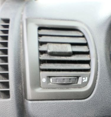 Skoda Fabia Roomster 5J Lüftungsdüse Düse Lüftung vorne linls 5J0820045 9B9