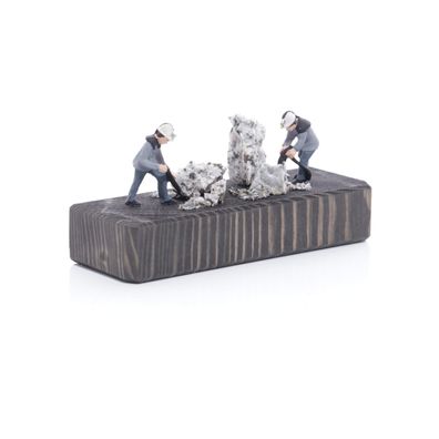 Miniaturbergwerk Sockel mit Wismut-Kumpel und Edelstein bunt BxHxT 7,5x13x4,5cm