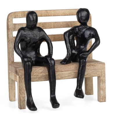 Moderne Dekofigur aus Aluminium auf Mangoholzbank - 2 Personen im Gespräch - stilvoll