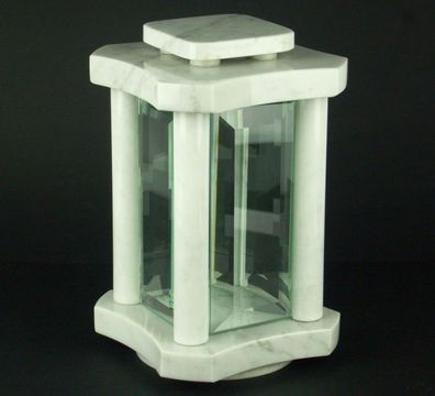 Grablampe Kristall in Tempelform mit Tür aus Marmor Carrara