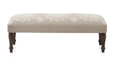 Beige gepolsterte Bank mit Holzbeineeinenen