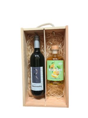 Williams Likör und Welschriesling in einer Holzbox mit Tragekordel