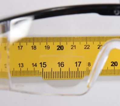 Korrektionsschutzbrille mit Vergrößerung + 2,0 D – Seitenschutz, UV-Filter