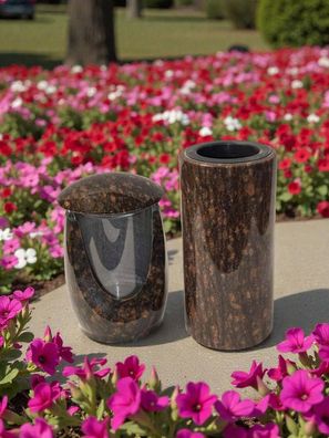 Grablaterne Granit Ruby Star für Urnengrab - edle Grabvase