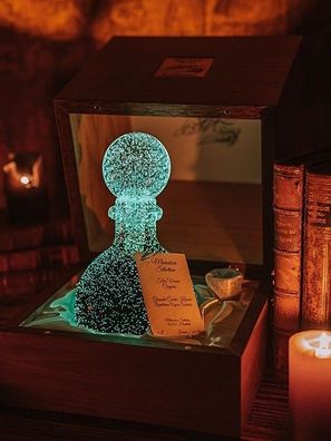 Geschenk Mauxion Cognac Grande Cuvee - mit Karaffe Shiny Bottle die im Dunklen leucht