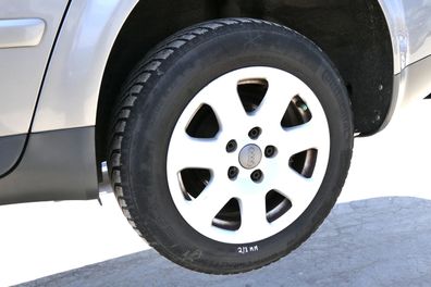 Audi A4 8E A6 4B Alufelgen 195/65 R15 91T Winterreifen Reifen 2-5mm 8E0601025