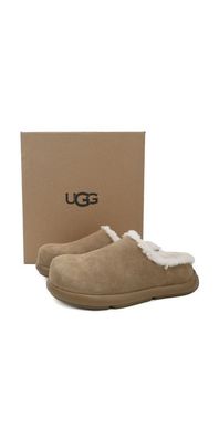 UGG Slipper Chestnut aus Veloursleder und Lammfell