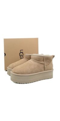UGG Freizeitstiefel mit Fleecefütterung in khaki