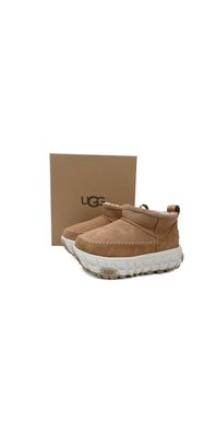 UGG Schneestiefel mit Absatz in Braun