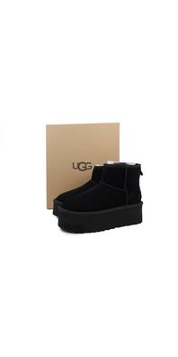 UGG Schneestiefel Mid mit Fleecefutter in Schwarz