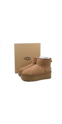 UGG Schneestiefel Mid mit Fleecefutter in Braun