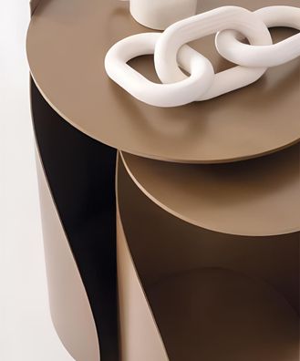 Set aus 2 modernen Beistelltischen mit einzigartiger Struktur