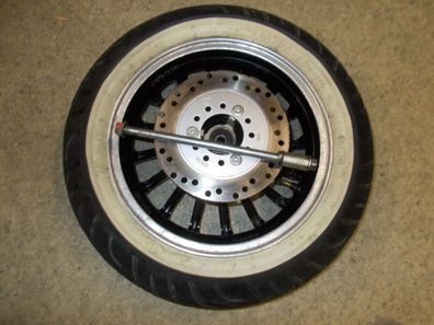 GTS Levanti 50i Felge Reifen Bremsscheibe vorne Weißwandreifen Motorroller Roller