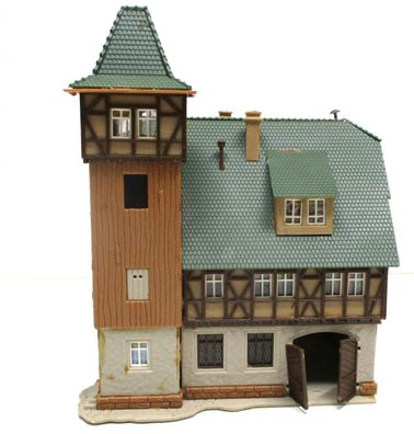 Spur N Fertigmodell Feuerwache mit Schlauchturm von Vollmer (I)
