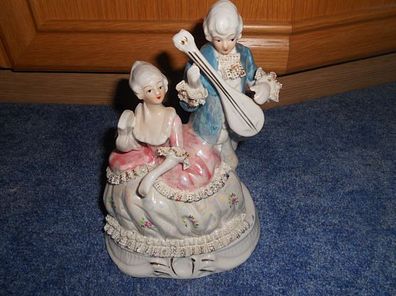 ältere Porzellanfiguren-Dame mit Fächer, Herr mit Cello
