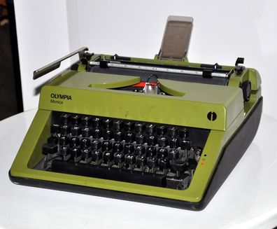 Olympia Monica Schreibmaschine Klassiker im Original Koffer voll funktionsfähig