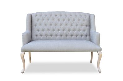 Elegante Chesterfield-Ledercouch in braun für Wohnzimmer